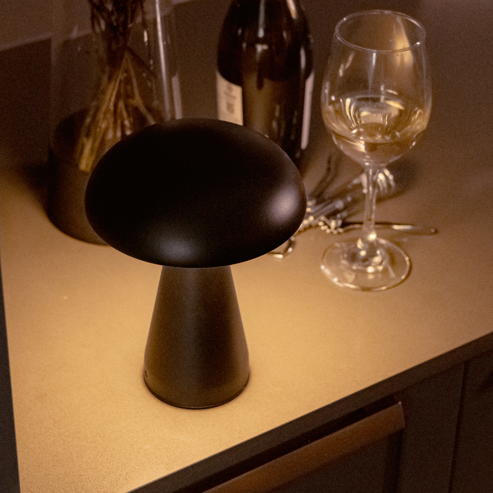 MUSHROOM T-LAMP BLACK